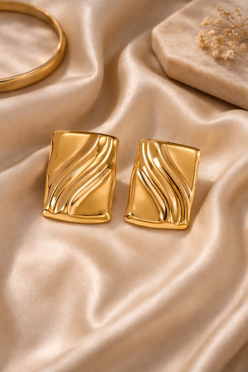 The Sculpted Luxe Earrings