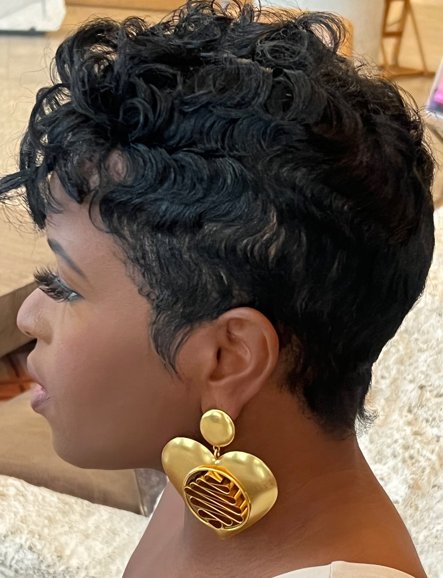 QUEEN OF HEATRS STATEMENT EARRINGS