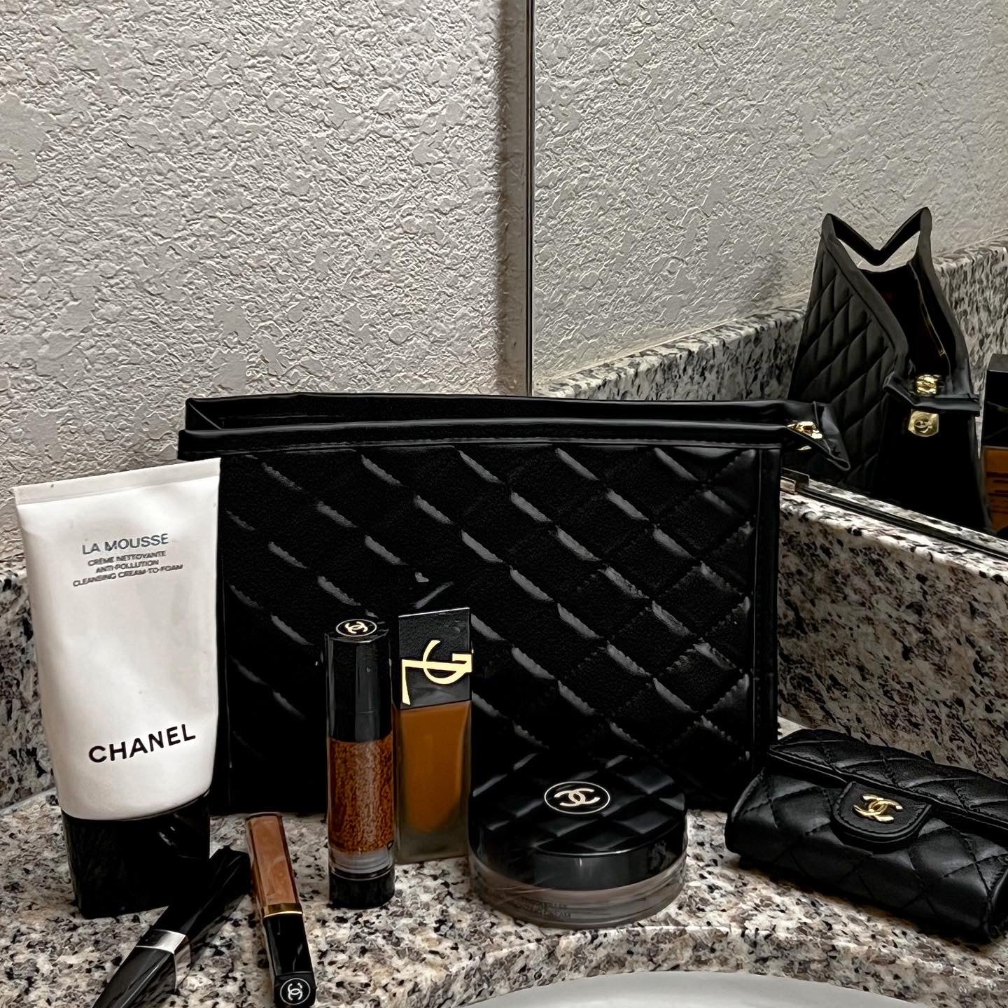 Shop Chanel Makeup Bag Gift With Purchase