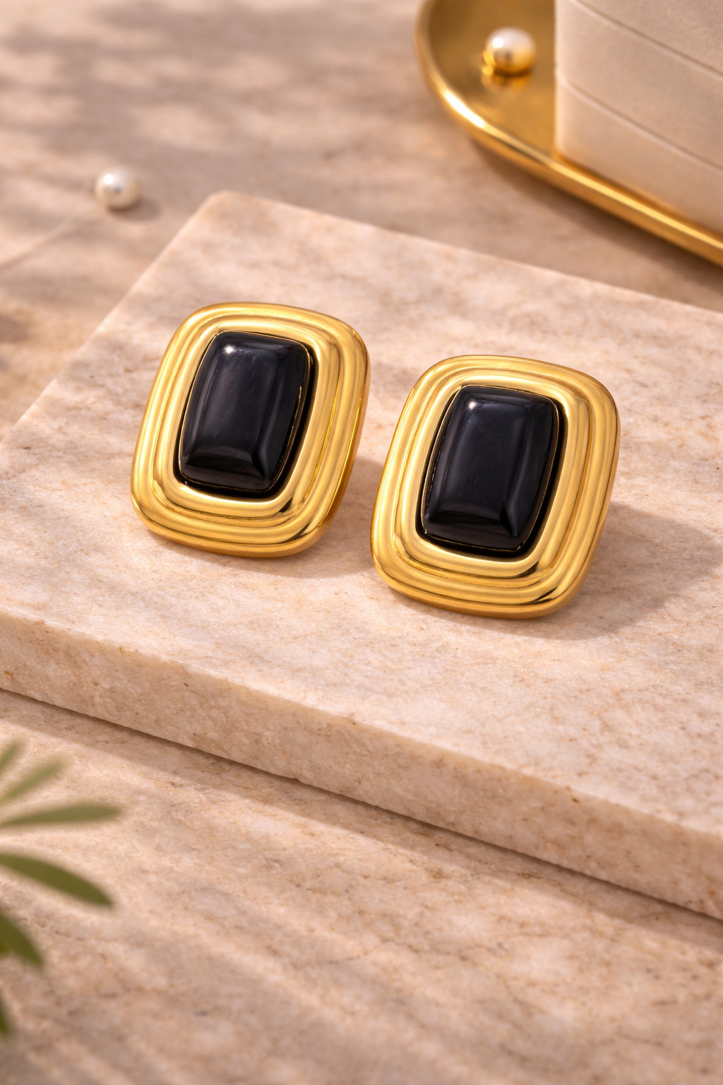 Noir Frame Studs