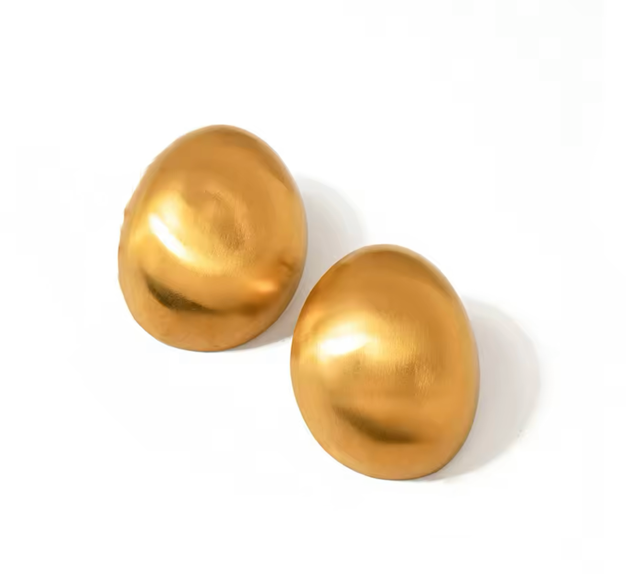 OLIVA MATTE GOLD STUDS